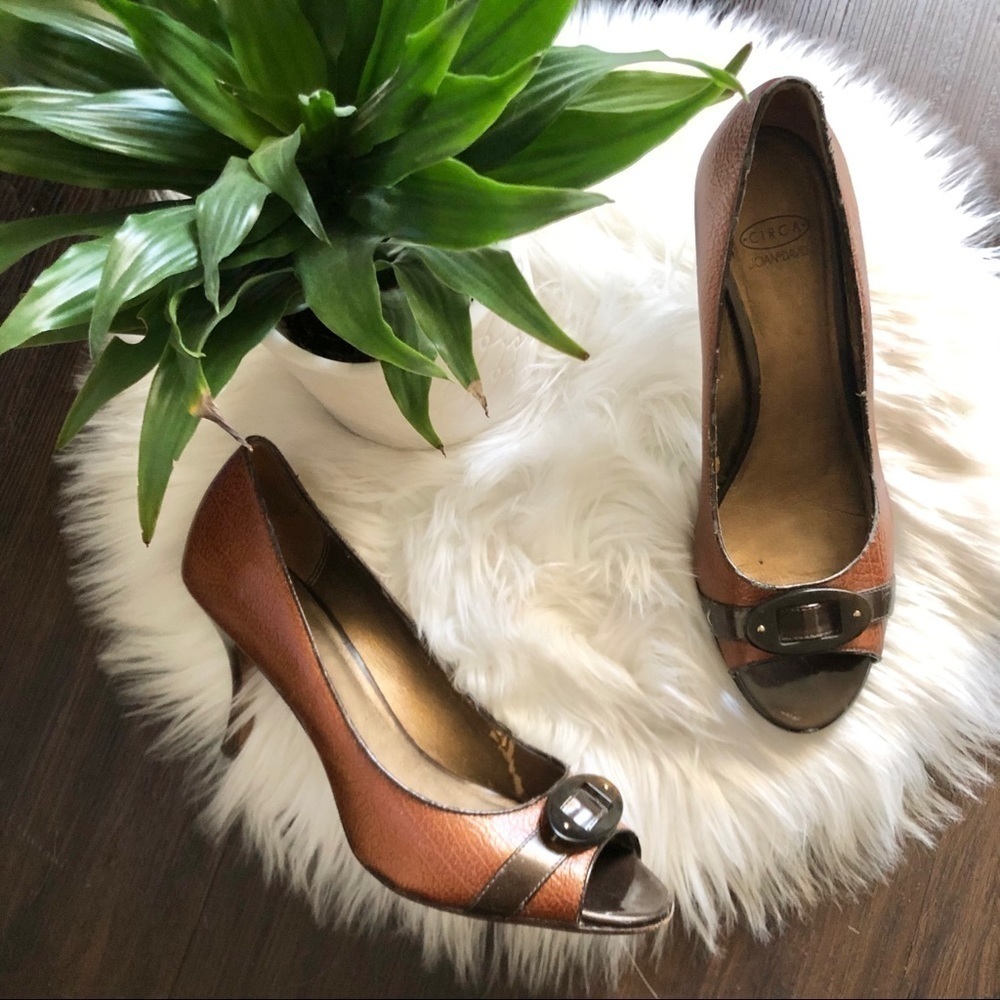 Joan & David peep toe pumps